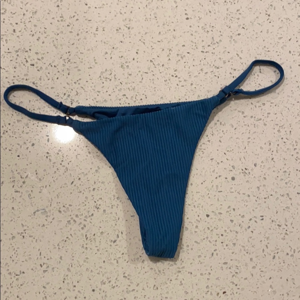 Frankie’s bikinis bottoms